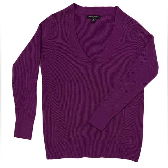 Banana Republic Sweaters - Banana Republic Ribbed V-Neck Sweater Small Purple Plum Wool Blend Long Sleeve